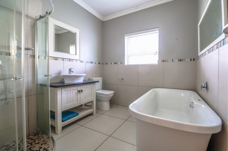 4 Bedroom Property for Sale in Kraaibosch Country Estate Western Cape